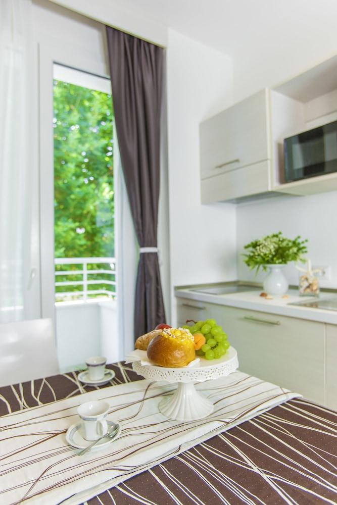 Hotel Houston Suites Римини Экстерьер фото