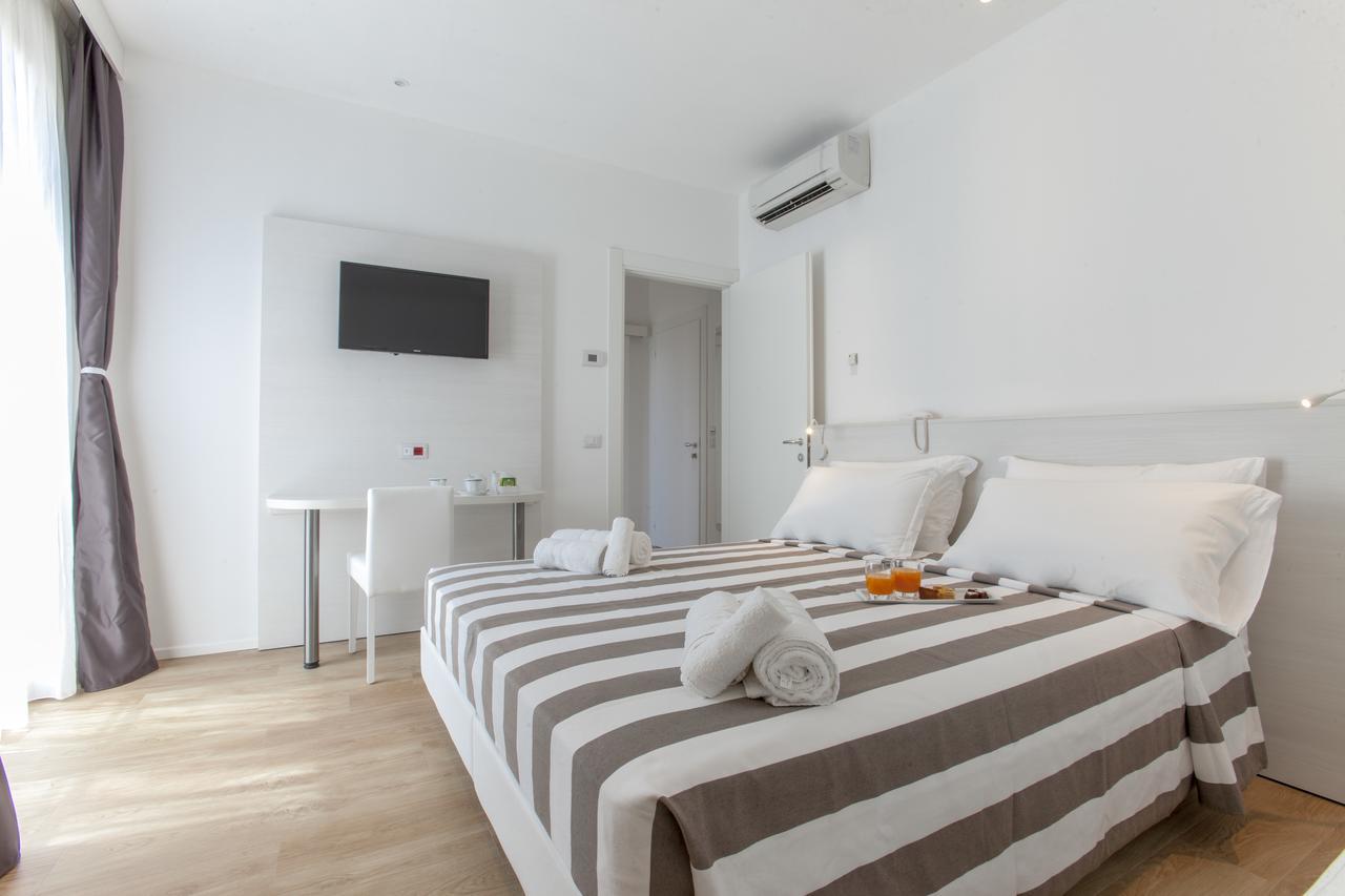 Hotel Houston Suites Римини Экстерьер фото