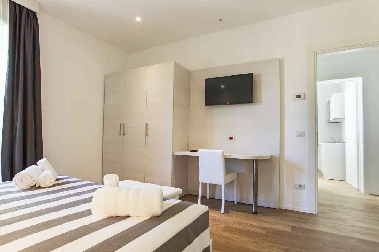 Hotel Houston Suites Римини Экстерьер фото