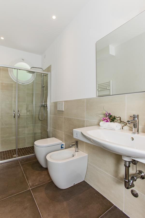 Hotel Houston Suites Римини Экстерьер фото