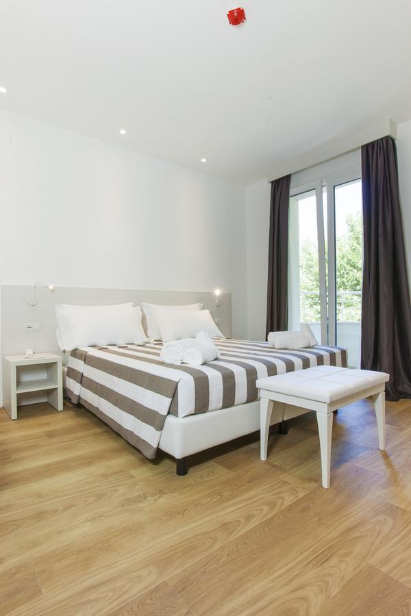 Hotel Houston Suites Римини Экстерьер фото