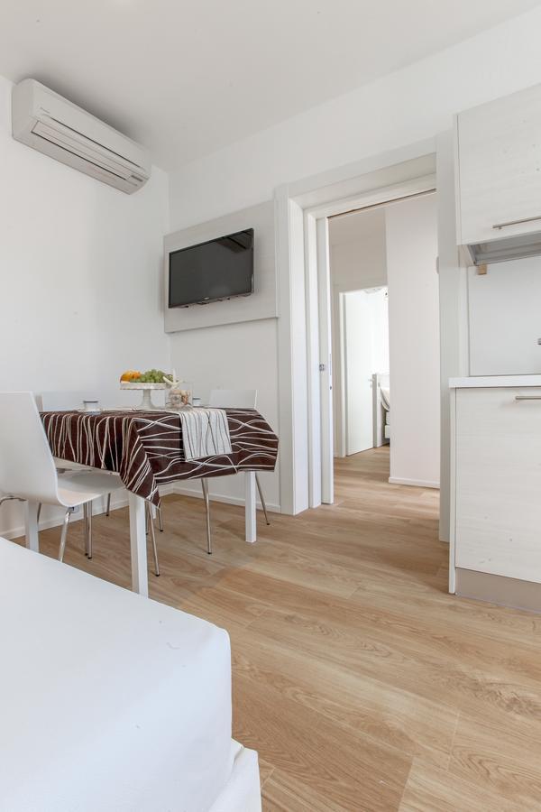 Hotel Houston Suites Римини Экстерьер фото