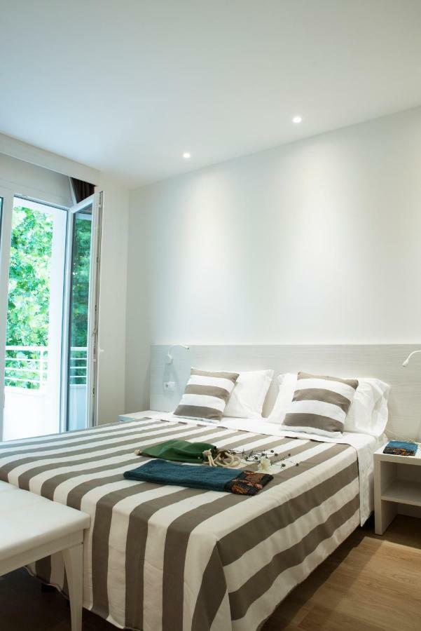 Hotel Houston Suites Римини Экстерьер фото